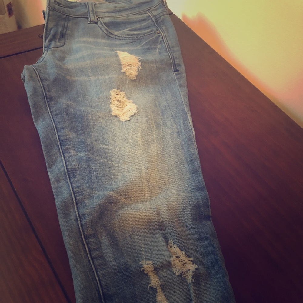 Ripped Jeans. Light Wash. Size 24